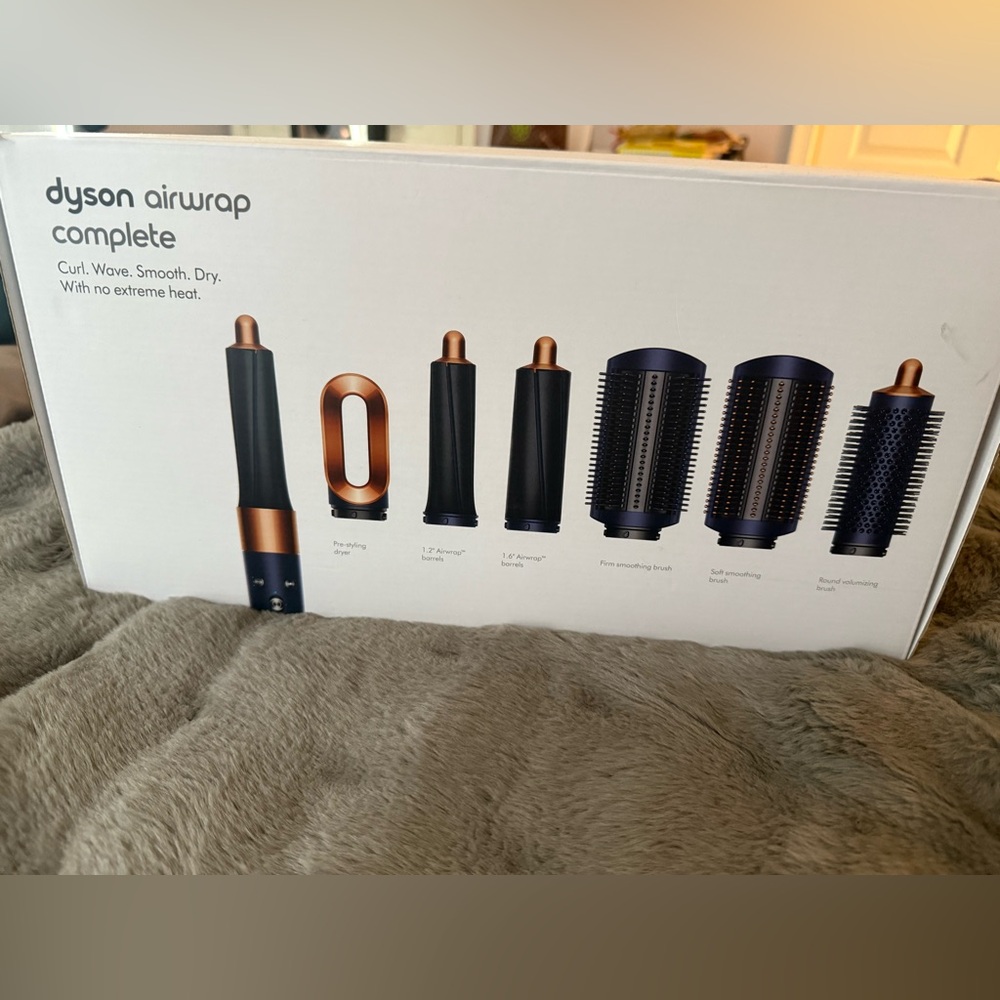 Dyson Airwrap in Prussian Blue – Like New, Rare Color! - Picture 4 of 7